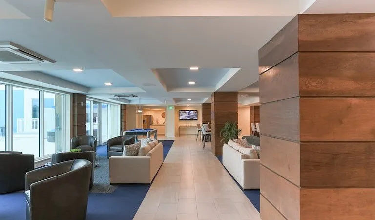 1100 Apex — Photo 9