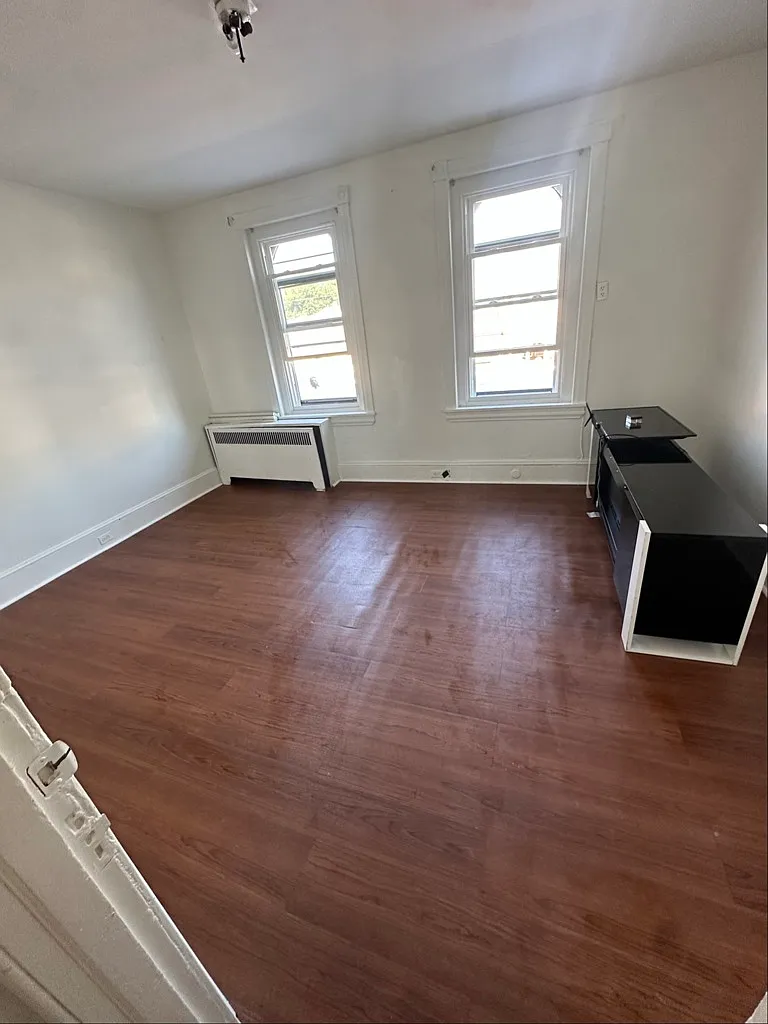 Charming 2-Bedroom Apartment in Northeast Philadelphia — Photo 2