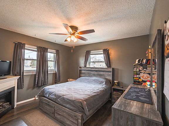 5th image of 107 Hacker St