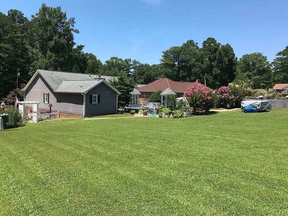 2nd image of 119 Azalea Dr