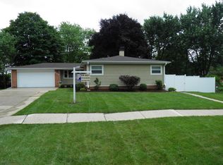 851 Sunnyside Rd, Roselle, IL 60172