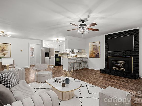 3rd image of 4612 Huggins Rd