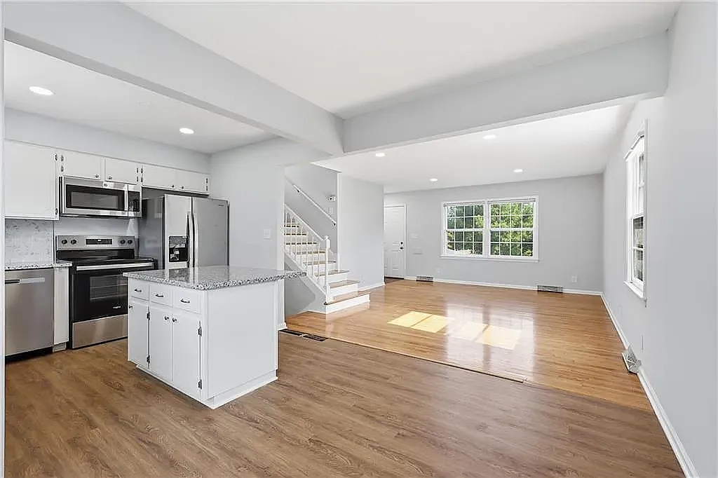 10729 McGee St — Photo 4