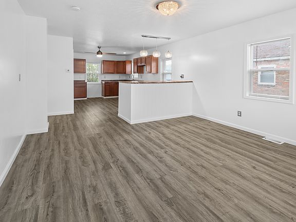 4th image of 305 E Berkley Ave
