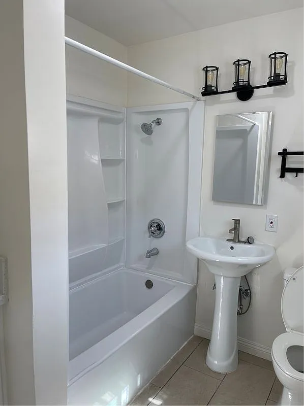1 bed, 1.0 bath, 800 sqft, $1,895 — Photo 2