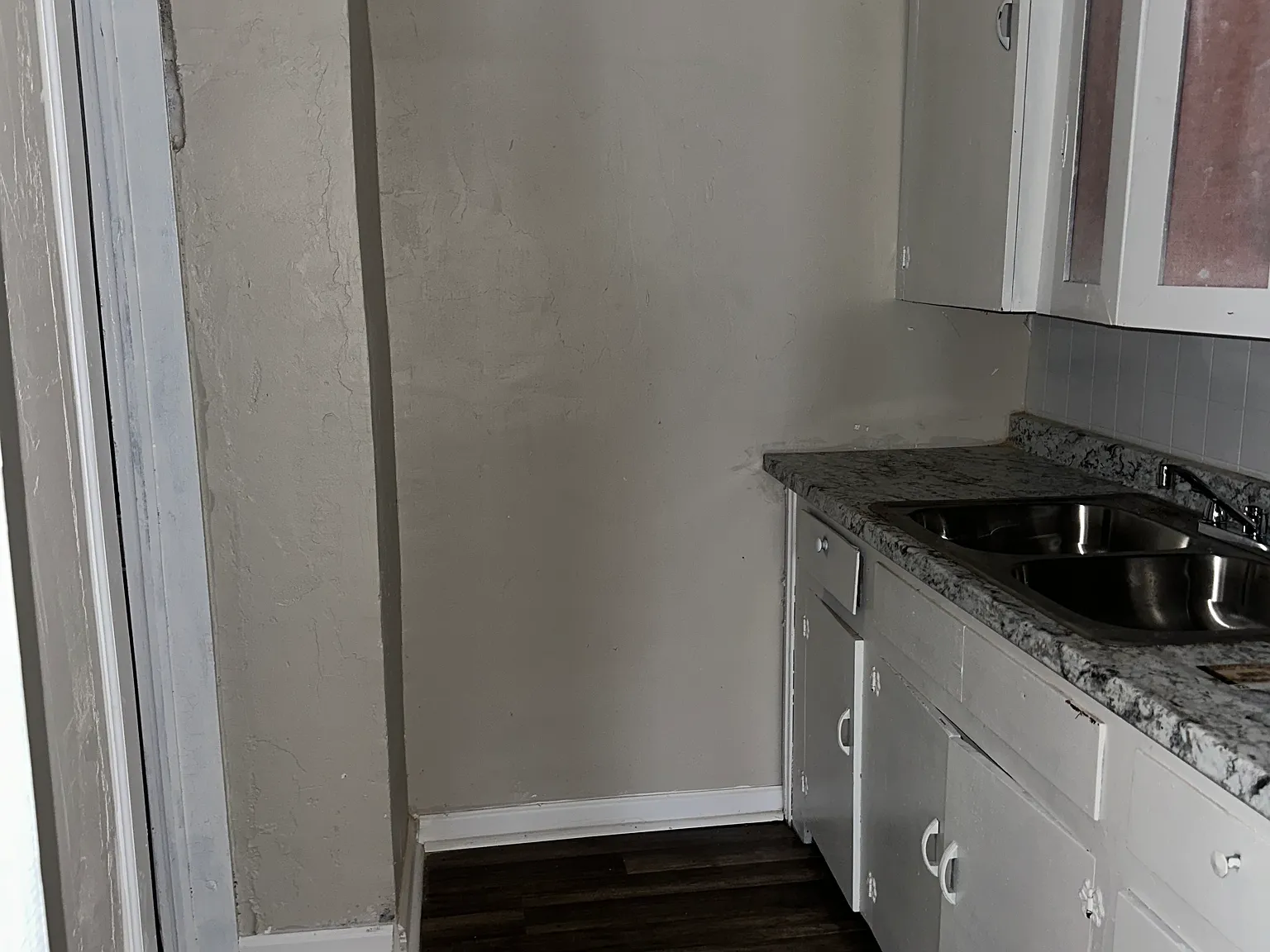 Studio, 800 sqft, $800 — Photo 2