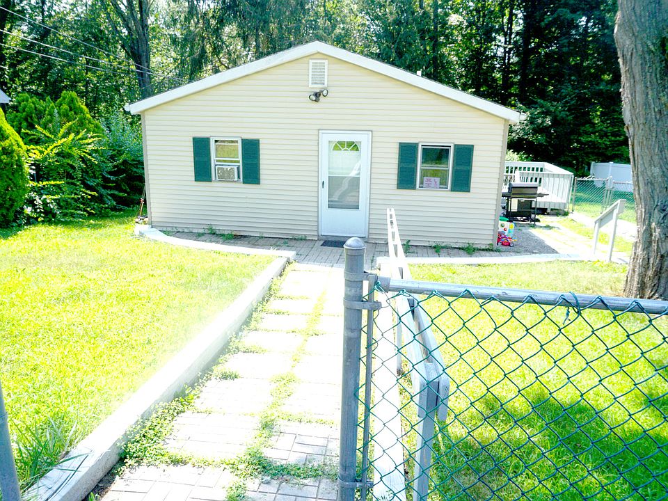 1st image of 17 West Dr