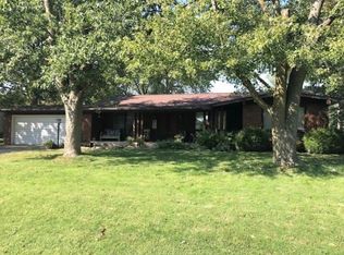 1011 N Merchant St, Effingham, IL 62401