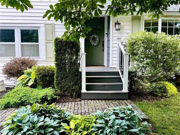 22 Burr Ave, New York Mills, NY 13417
