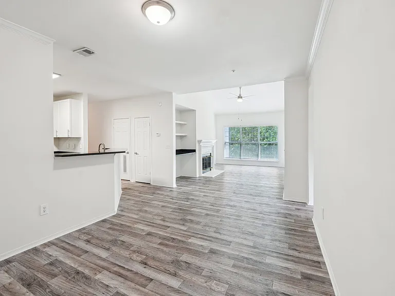Wesley St. James Apartments at Sandy Springs — Photo 13