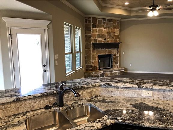 4th image of 4240 Bay Shore Cir