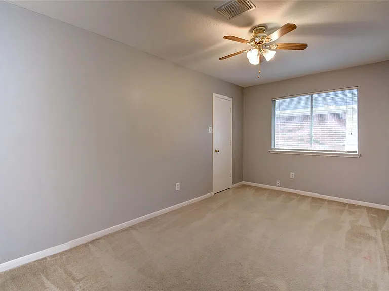 2114 Whirlaway Dr — Photo 35