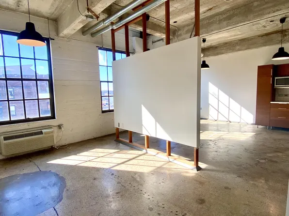 200 West Jackson Avenue