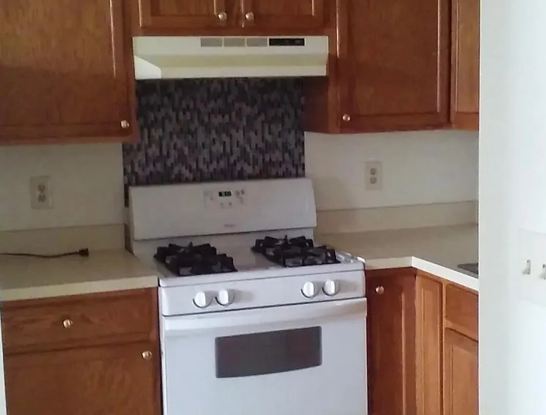 1 bed, 999 sqft, $1,250 — Photo 3