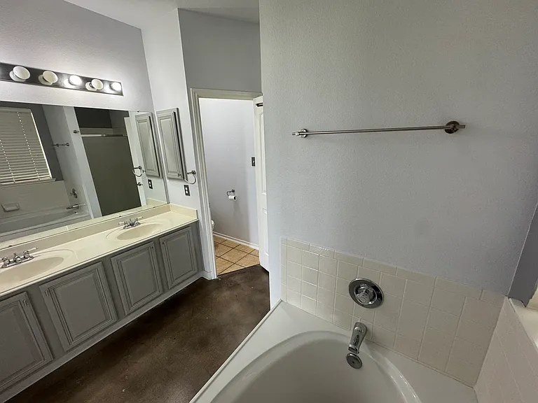 22407 Madison Park — Photo 35