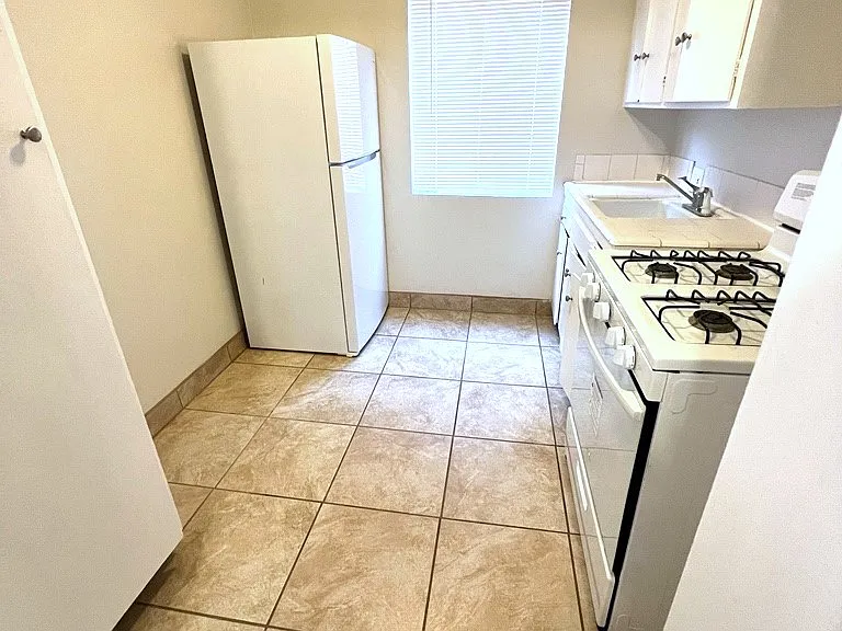 Santa Barbara Apartments — Photo 6