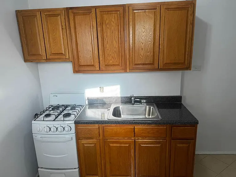 10 Hillside Ave #1R — Photo 7