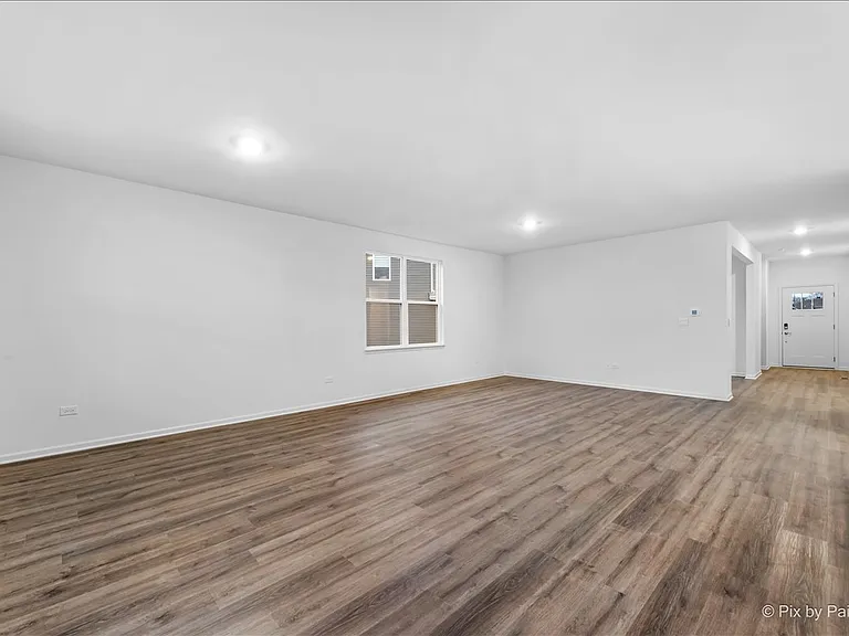 301 Westminster Ct — Photo 9