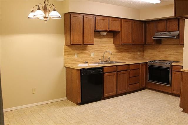 2nd image of 902 Meadowbrook Dr