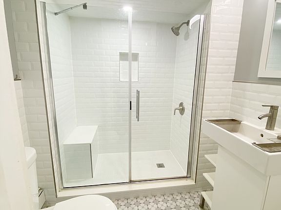 3rd image of 14 Crescent Ave Floor 1