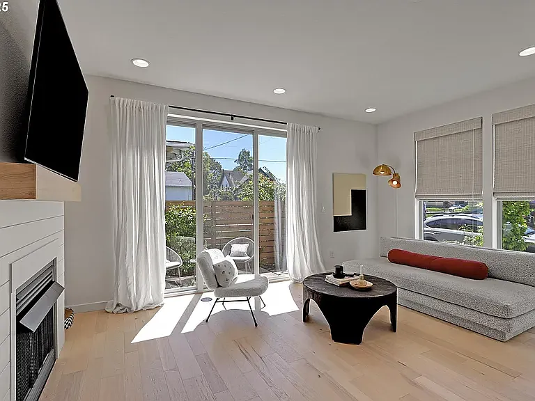 3512 N Haight Ave — Photo 3