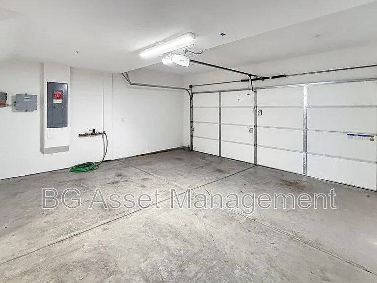 3909 Wattling St — Photo 39