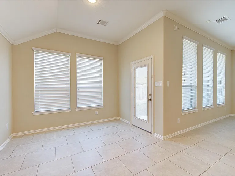 6519 Point Hollow Ln — Photo 35