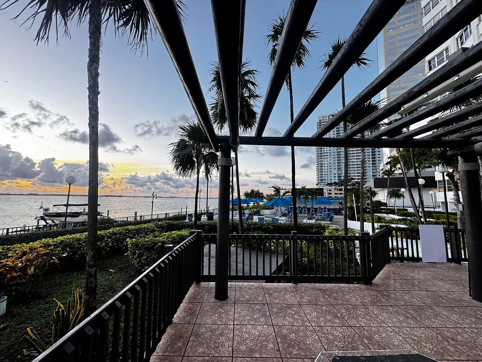 2 bed, 990 sqft, $3,150 — Photo 2