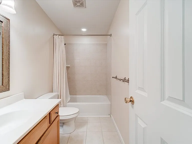 4 Villa Pkwy #4B — Photo 16
