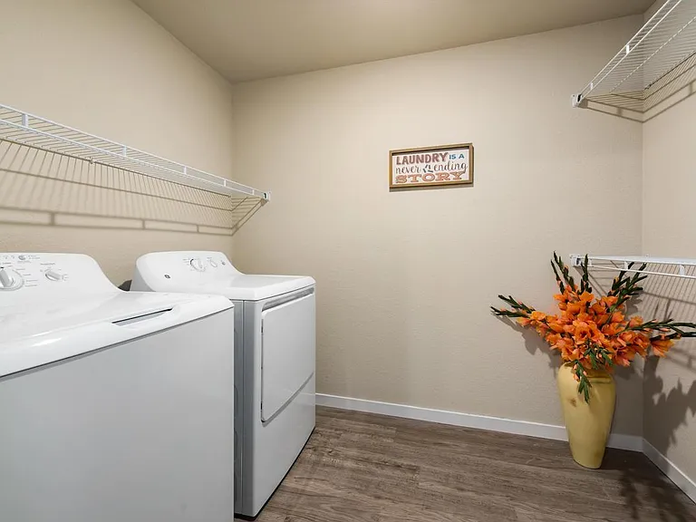 K-Ten Place Apartments — Photo 11
