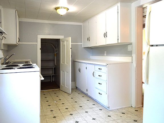 3rd image of 813 Carroll Ave