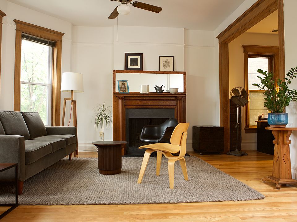 1st image of 2053 W Montrose Ave #2