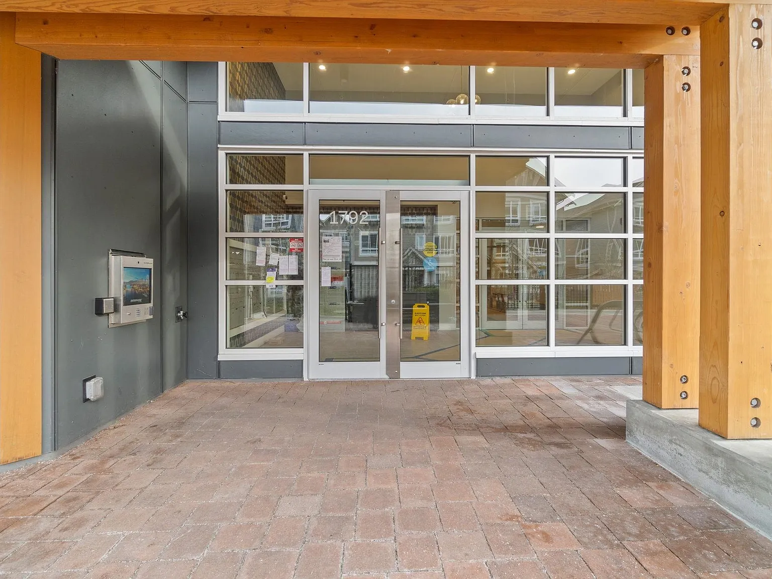 1792 Starling Dr — Photo 3