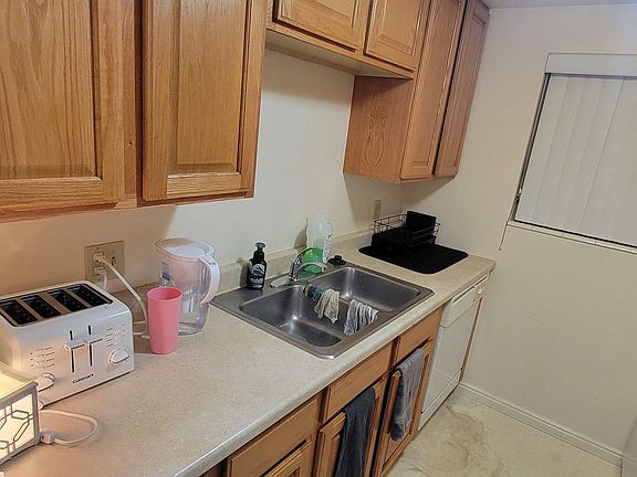 4th image of 443 S State St Unit 207