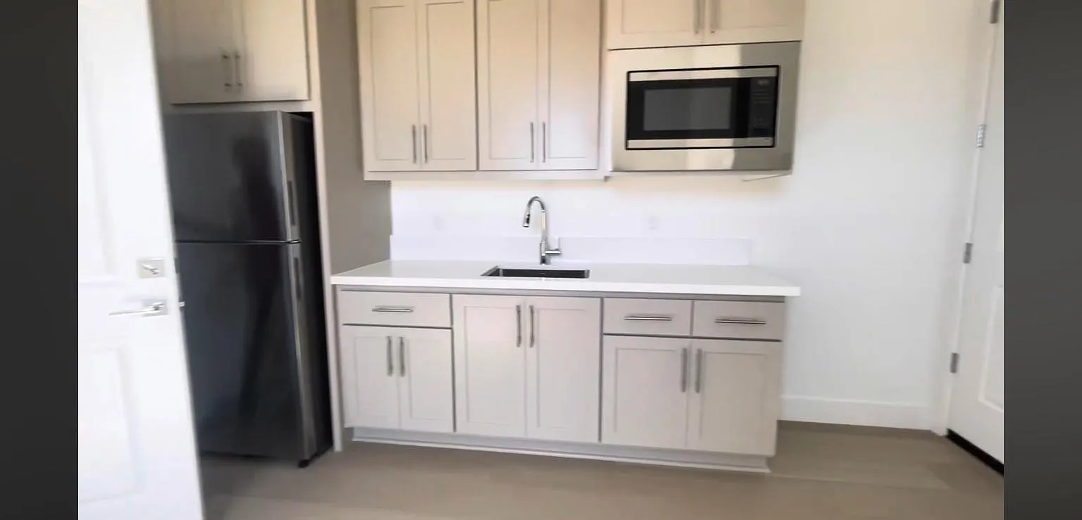 1 bed, 400 sqft, $1,650 — Photo 1