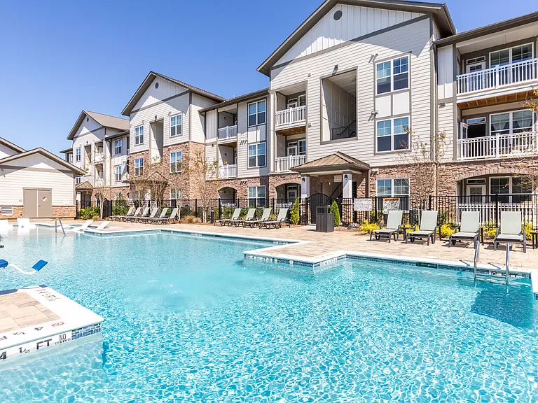 Resort-style Swimming Pool
