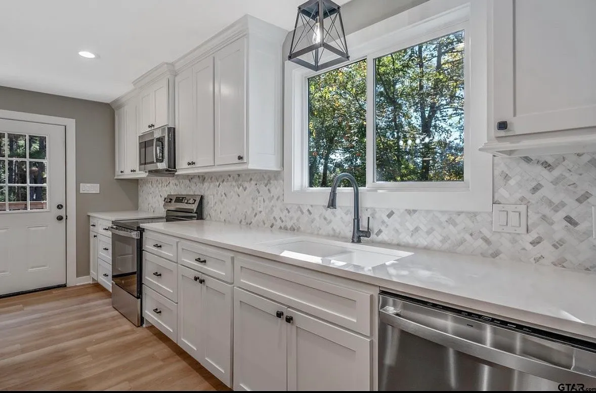 3 bed, 1406 sqft, $1,595 — Photo 3
