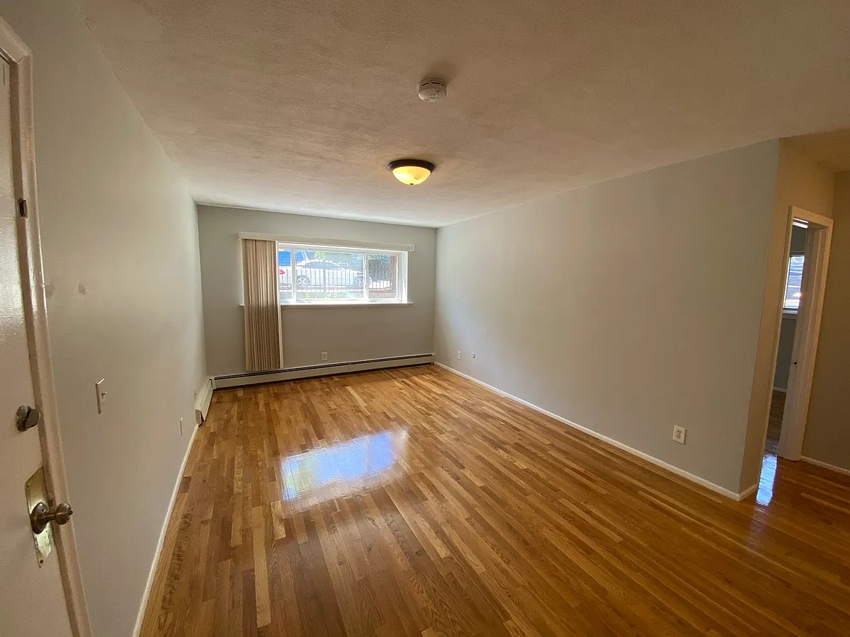 Building Photo - 20 Dix St #1