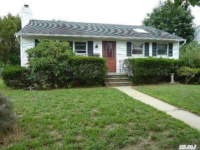 1st image of 12 Arlyn Dr
