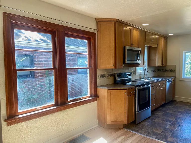 3909 Perry St — Photo 5