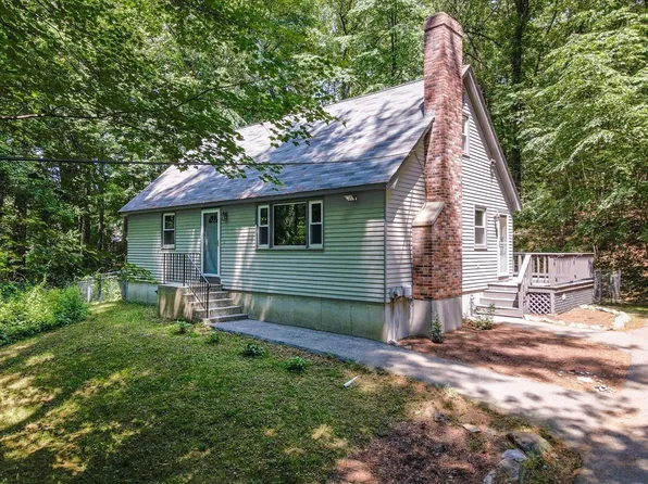 40 Sherburne Ave, Tyngsboro, MA 01879