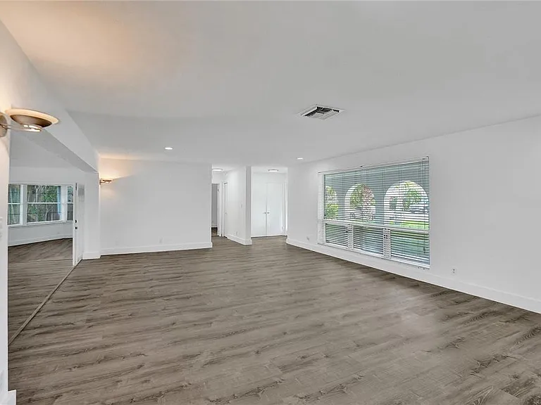 5981 NE 22nd Way — Photo 7
