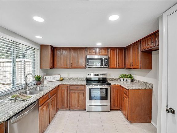 3rd image of 228 Glenwood Dr