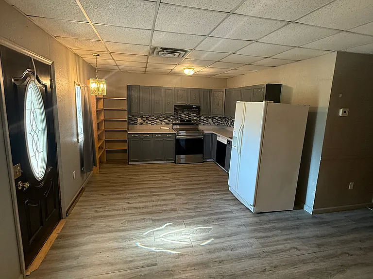 1614 Main St — Photo 3