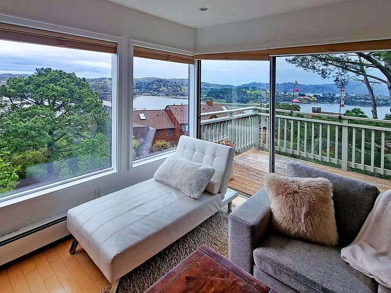464 Headlands Ct — Photo 4