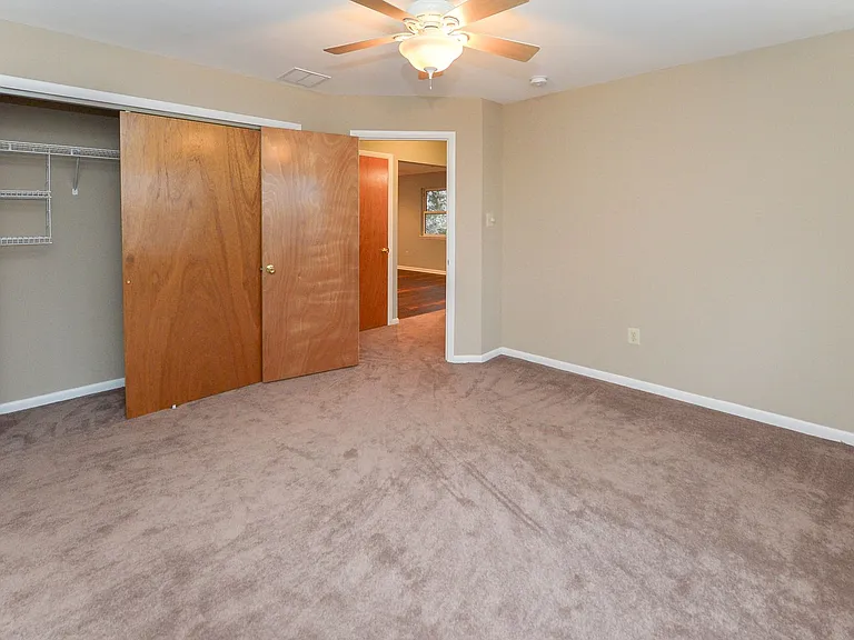 107 E Kings Hwy — Photo 16