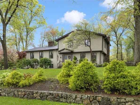 218 Burnt Cedar Dr, North Kingstown, RI 02852