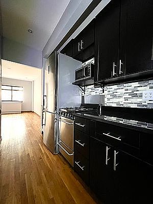 5th image of 455 W 46th St APT 4C
