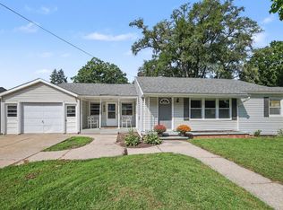 832 N Jefferson St, Lowell, MI 49331