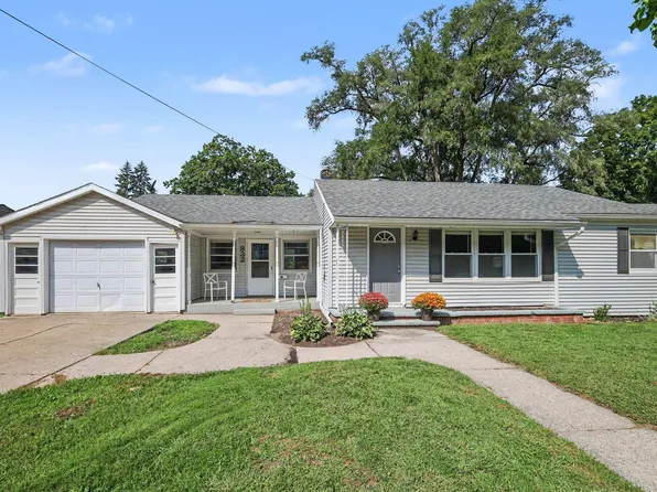 832 N Jefferson St, Lowell, MI 49331